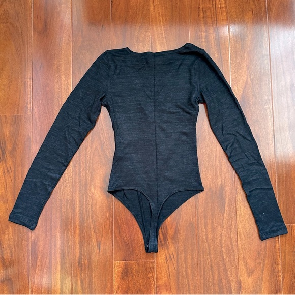 🆕 A&F Heathered Black Long-Sleeve Faux Wrap Bodysuit - Picture 4 of 8